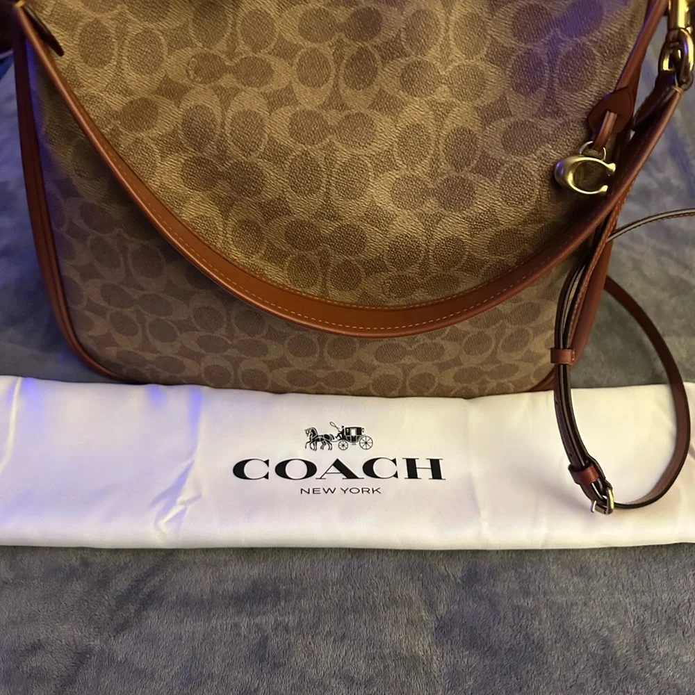 🔥Coach Signature Canvas and Red Leather Shoulder Bag - Picture 4 of 14